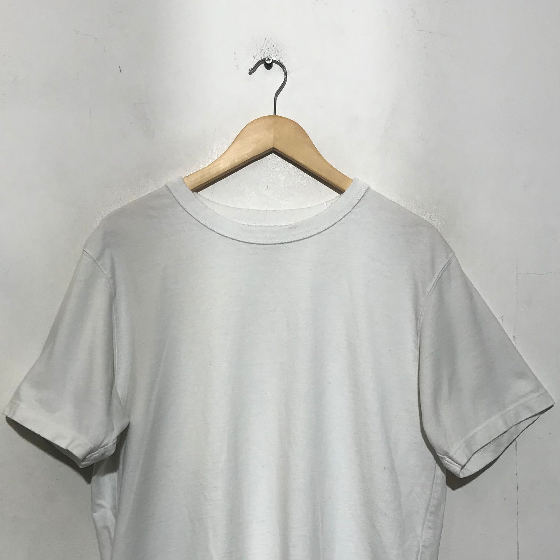 White Uniqlo Blank T Shirt - Large – Leech Vintage