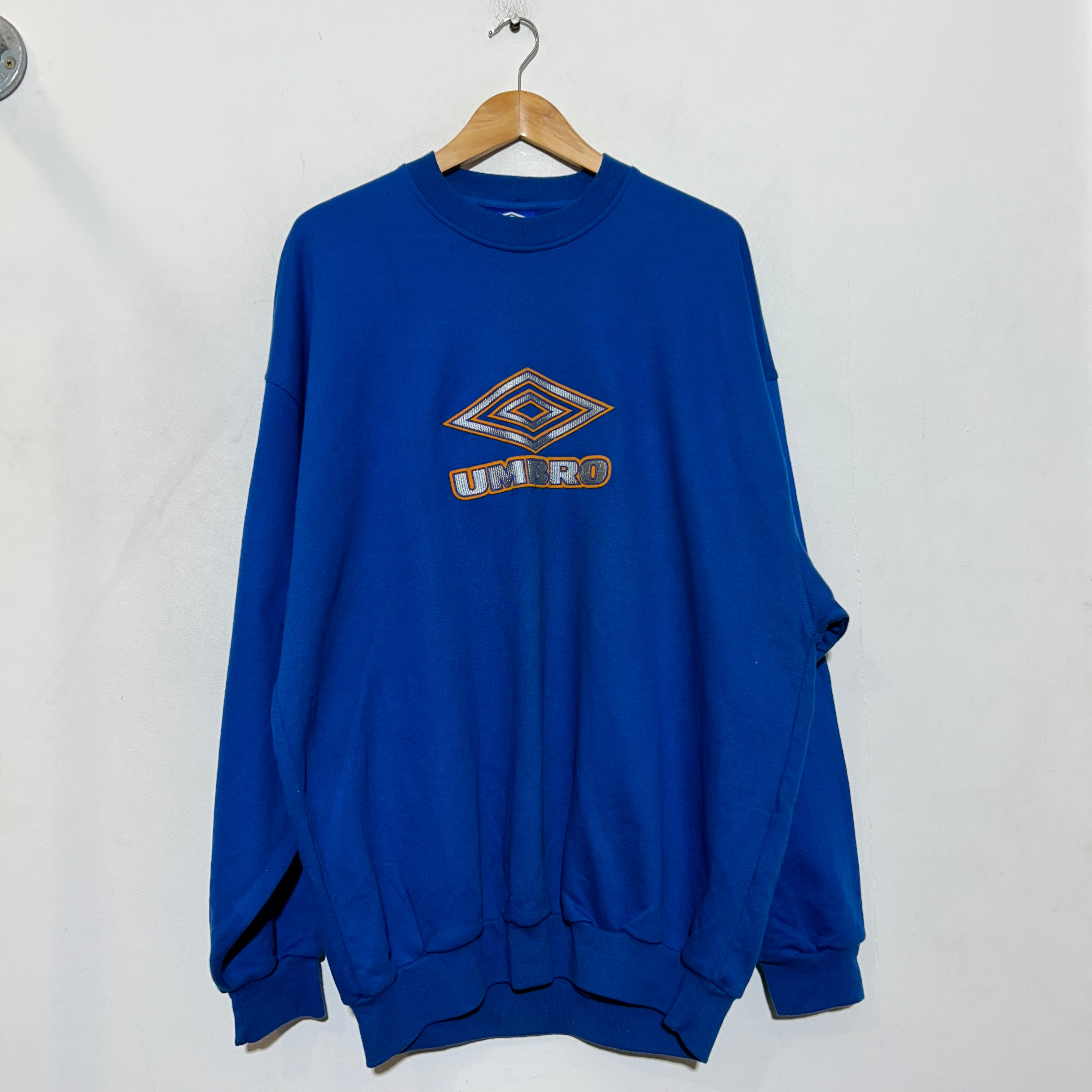 Umbro sweatshirt online navy